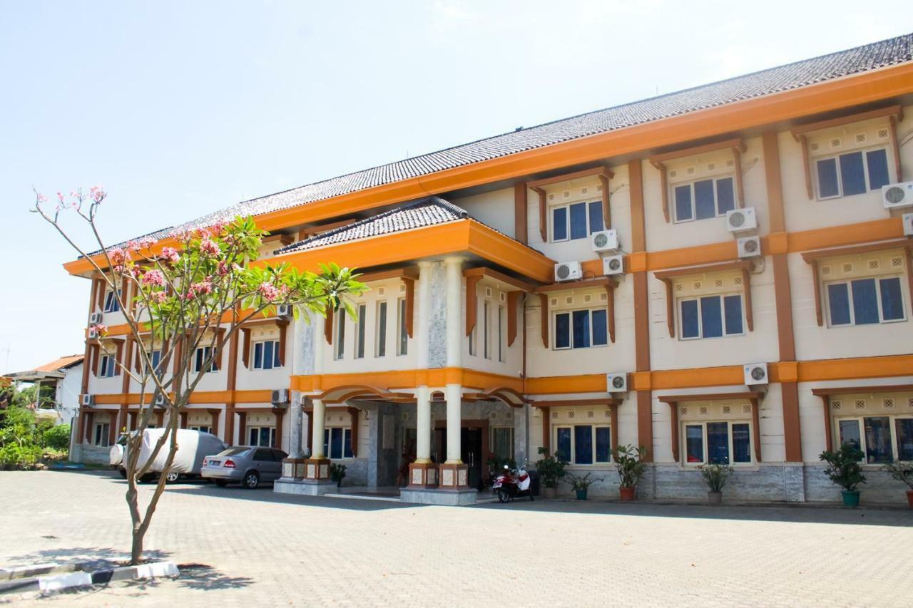 Hotel Wiwi Perkasa 2 Indramayu Eksteriør billede