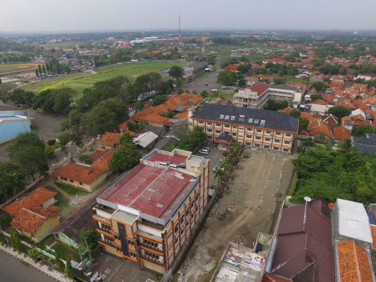 Hotel Wiwi Perkasa 2 Indramayu Eksteriør billede